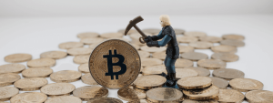 ビットコイン(BTC)半減期まで1年切る、採掘業の70％が廃業予測、価格は？