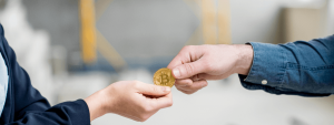 仮想通貨での給与支払いが広がる各国と課税制度の現状