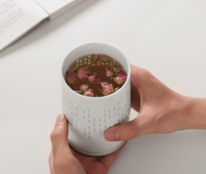 電池不要で自動かき混ぜ。朝のコーヒータイムで大活躍な磁器カップ